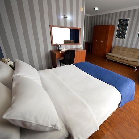 באטומי Aura Boutique Hotel חדר תמונה